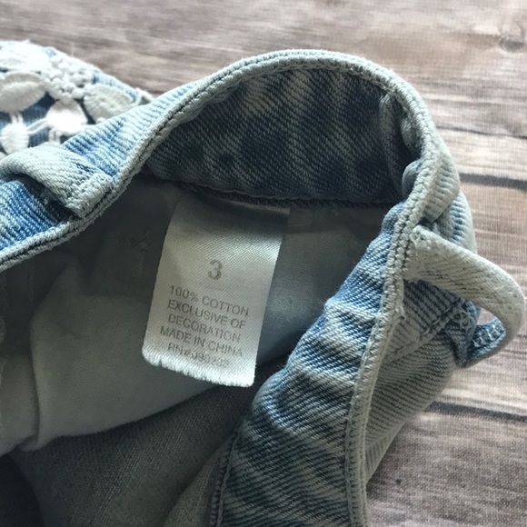 Roxy lace light wash short shorts size 3 - Picture 4 of 5